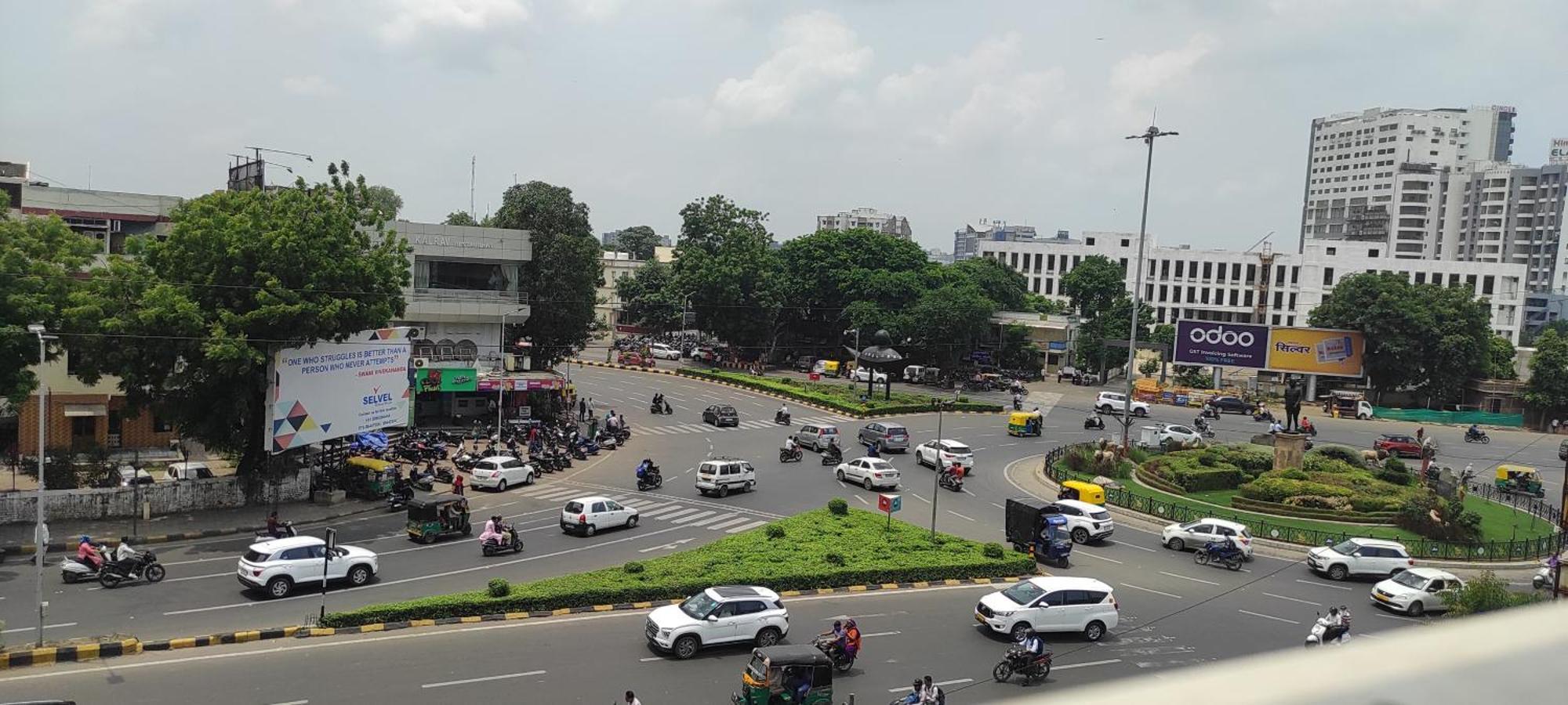 Hotel Earth Inn, Subhash Bridge, Rto Circle, أحمد أباد المظهر الخارجي الصورة