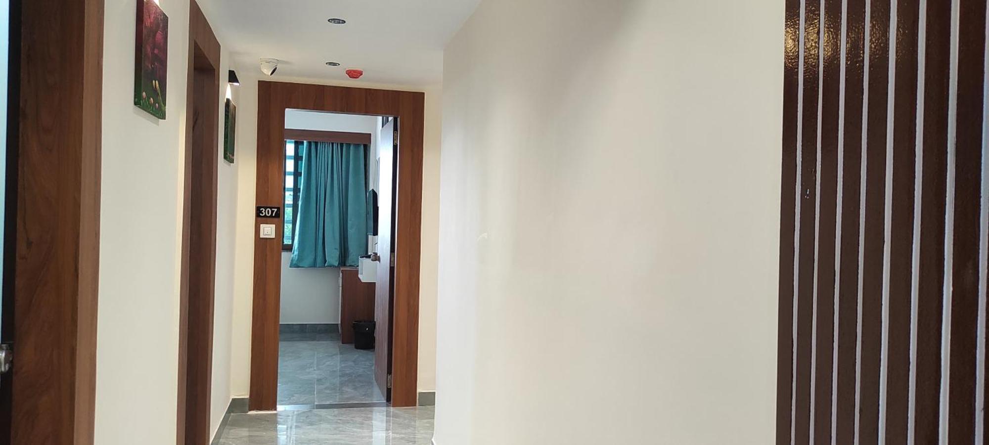 Hotel Earth Inn, Subhash Bridge, Rto Circle, أحمد أباد المظهر الخارجي الصورة