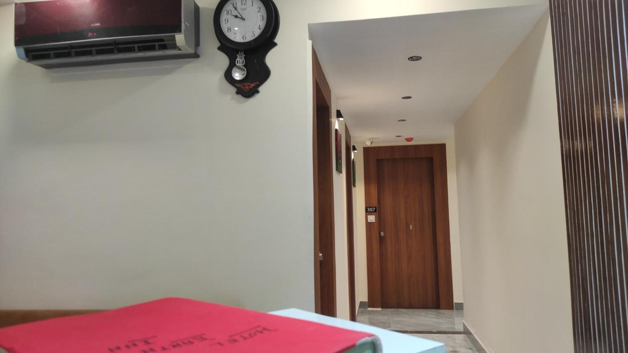 Hotel Earth Inn, Subhash Bridge, Rto Circle, أحمد أباد المظهر الخارجي الصورة