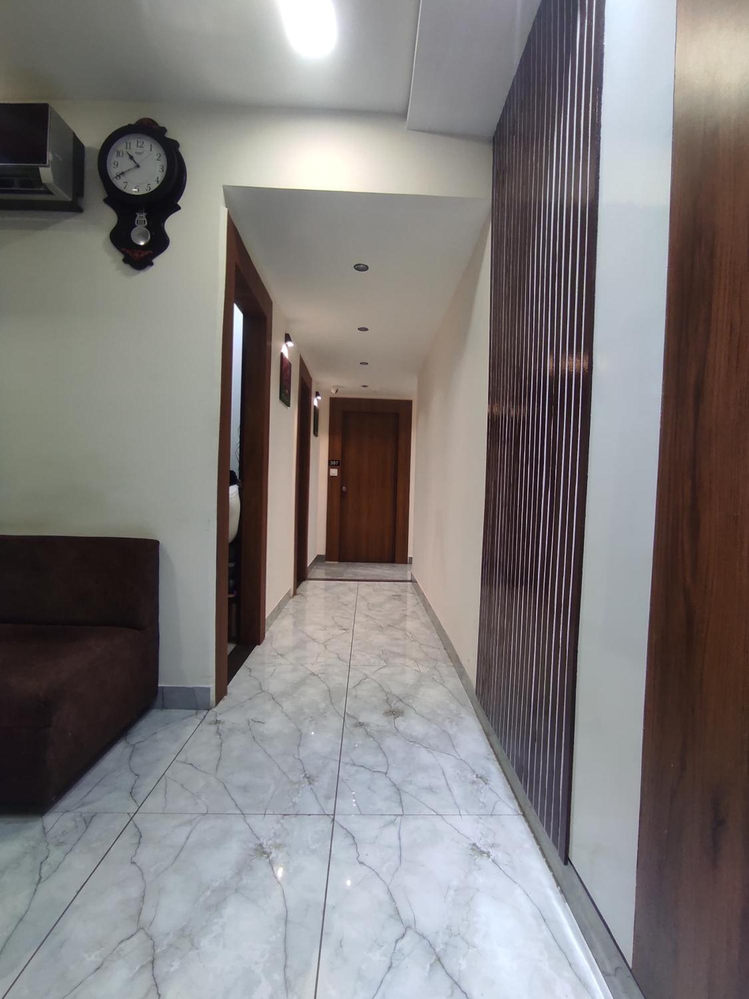 Hotel Earth Inn, Subhash Bridge, Rto Circle, أحمد أباد المظهر الخارجي الصورة