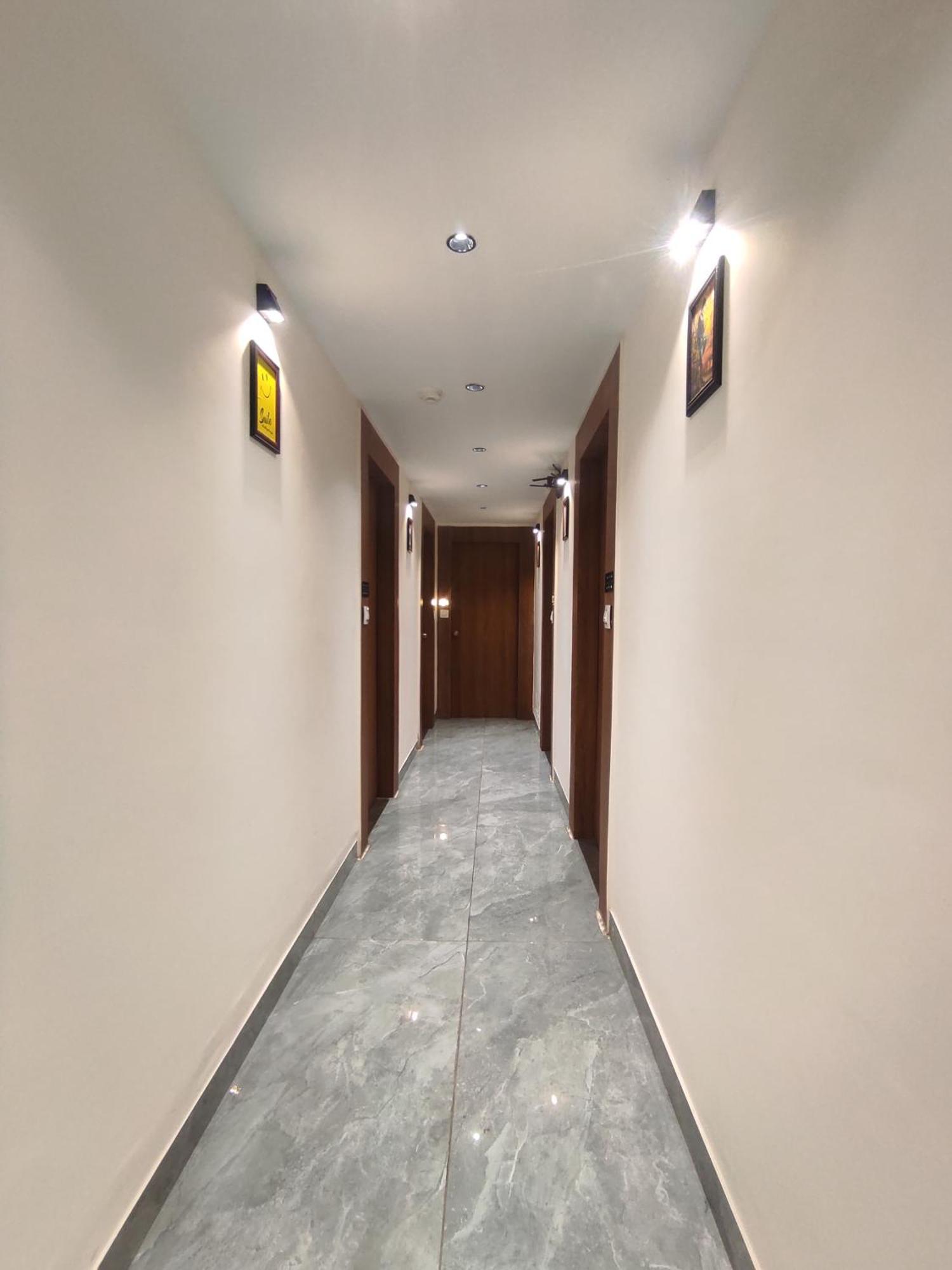 Hotel Earth Inn, Subhash Bridge, Rto Circle, أحمد أباد المظهر الخارجي الصورة