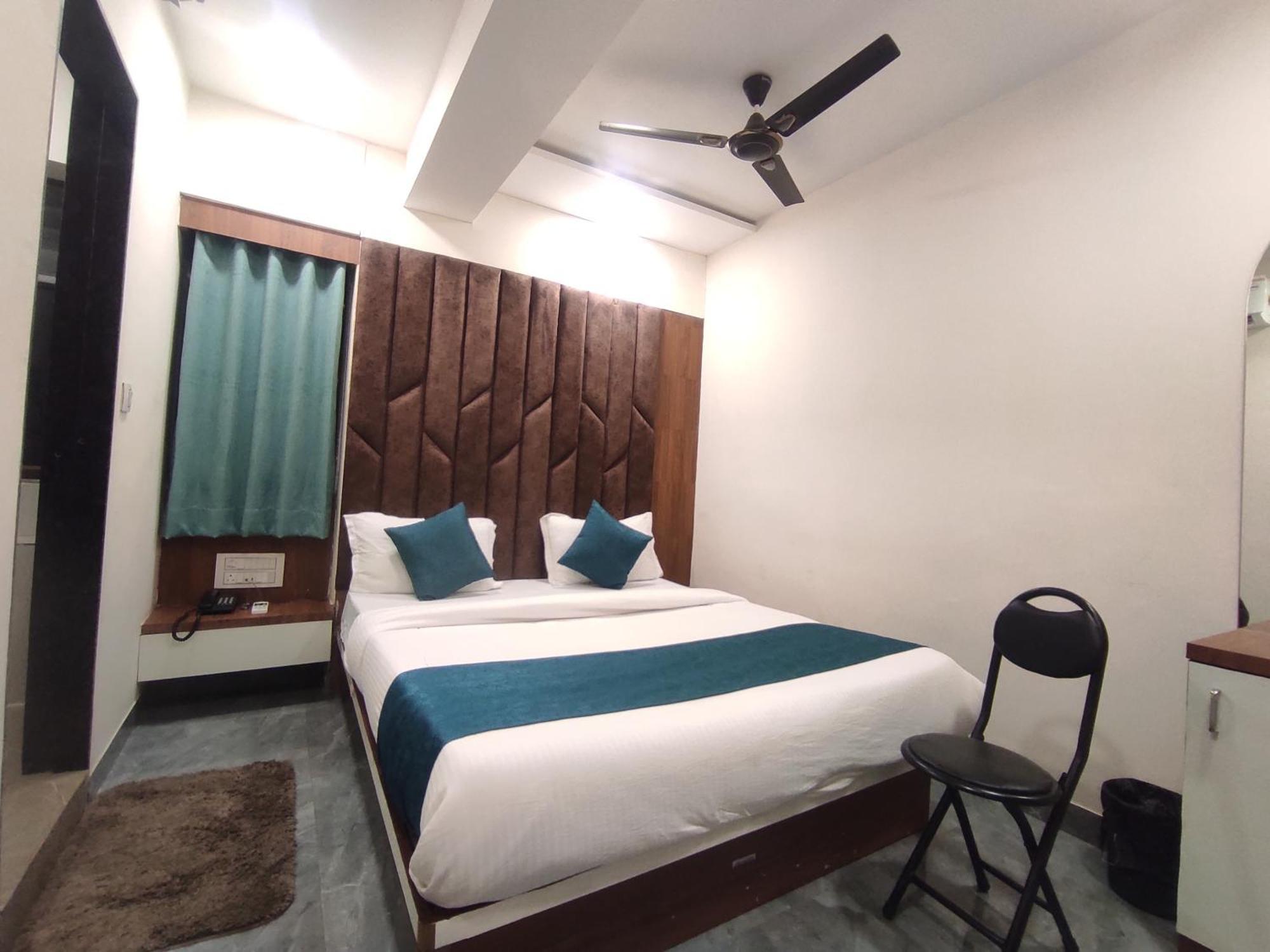 Hotel Earth Inn, Subhash Bridge, Rto Circle, أحمد أباد المظهر الخارجي الصورة